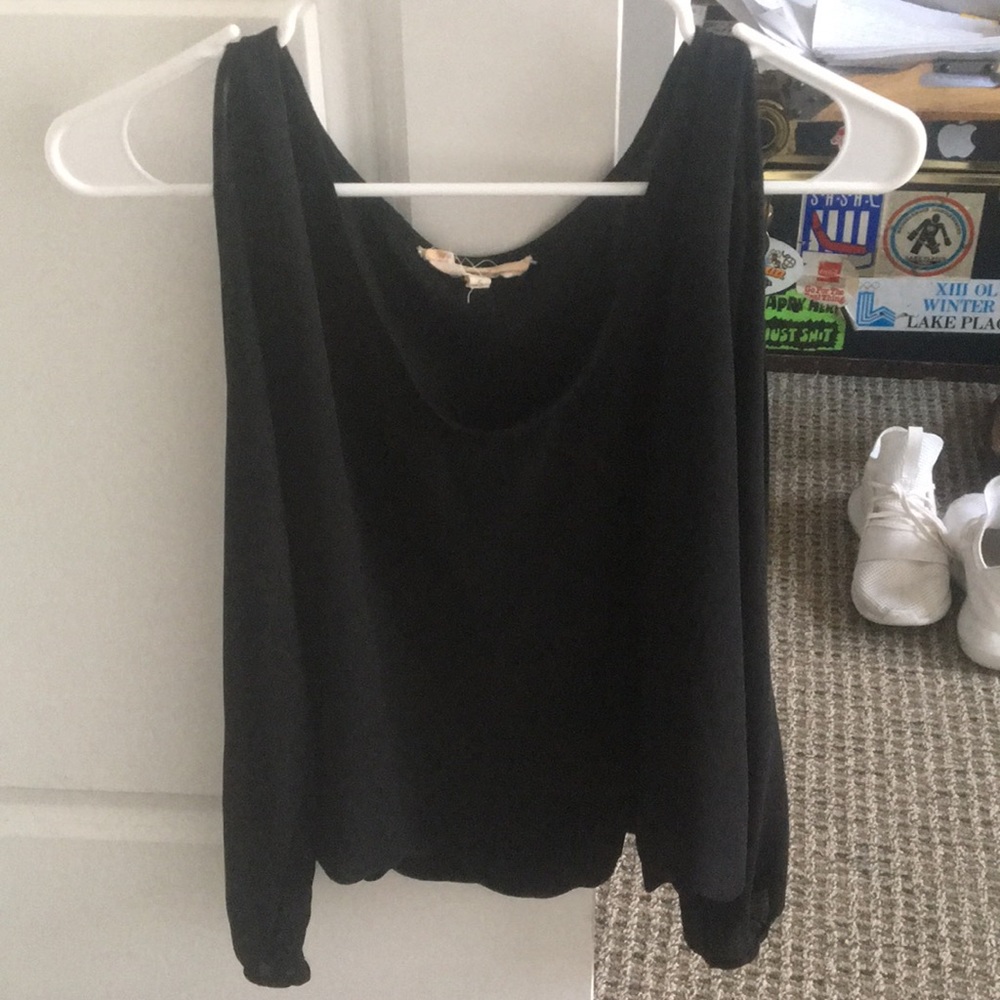 Black top with open sleeves